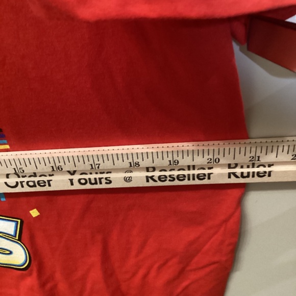 Buc-ees Red XL 40th Anniversary Party Like Its 1982 Beaver Peace Love Shirt - Picture 9 of 10